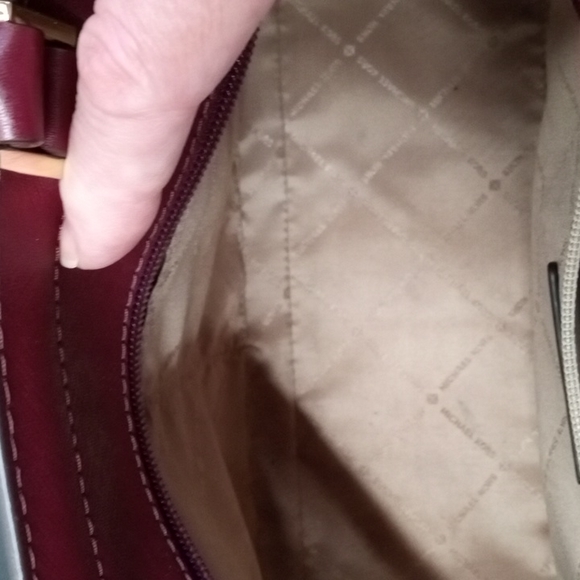 BURGUNDY MICHAEL KORS LEATHER HANDBAG FOR FALL AND WINTER IN EUC - Picture 9 of 11